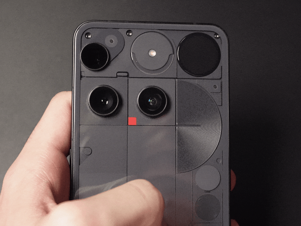 Activating the Glyph Toy on Phone 3